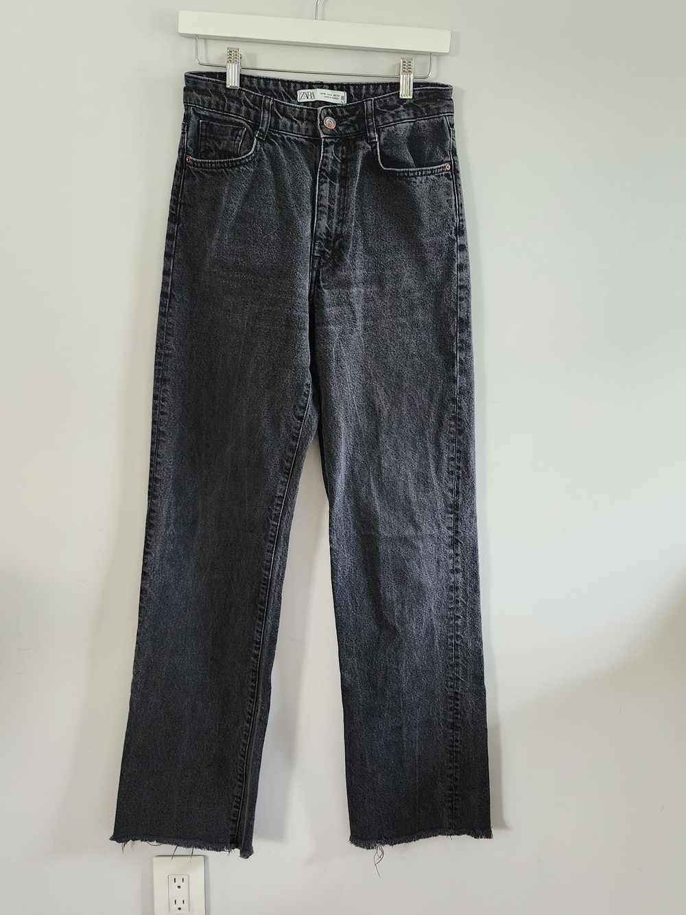 Zara Black High Rise Raw Hem Wide Leg Jeans Sz 4/26 Long Streetwear Denim Edgy
